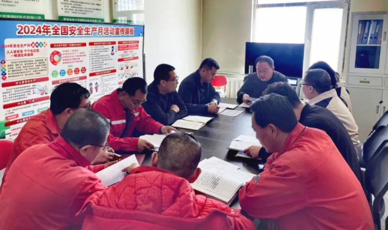 民爆公司黨支部召開深入貫徹中央八項(xiàng)規(guī)定精神學(xué)習(xí)教育推進(jìn)會