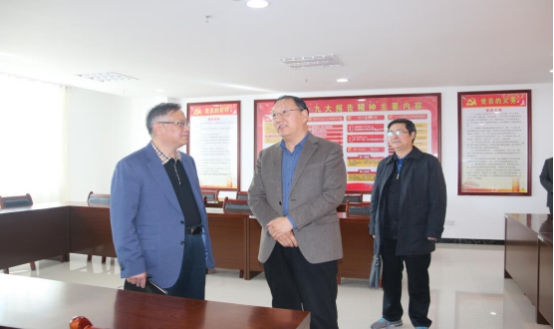 省委常委、省總工會主席馬吉孝等一行蒞臨青海物產(chǎn)集團(tuán)公司視察，調(diào)研指導(dǎo)道路貨運(yùn)企業(yè)建會、貨運(yùn)司機(jī)入會等工作