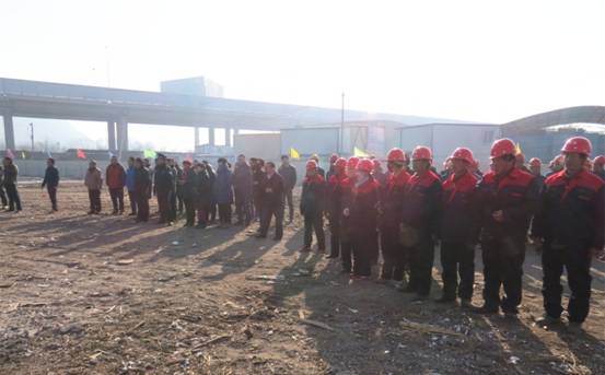 揚鞭策馬喜圓發(fā)展夢，萬眾一心共筑新長城