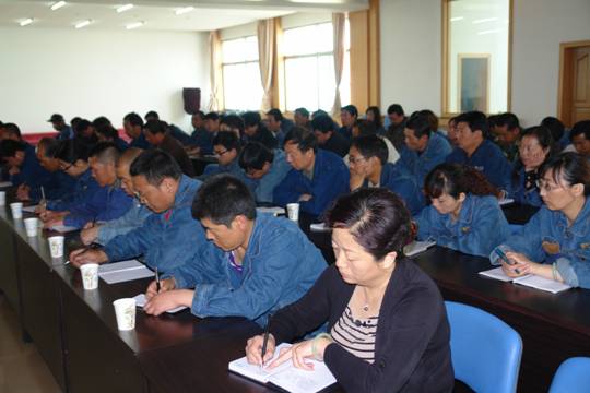 青海物產(chǎn)工業(yè)投資有限公司、青海長春炭素有限公司召開貫徹省第十二次黨代會精神學(xué)習(xí)傳