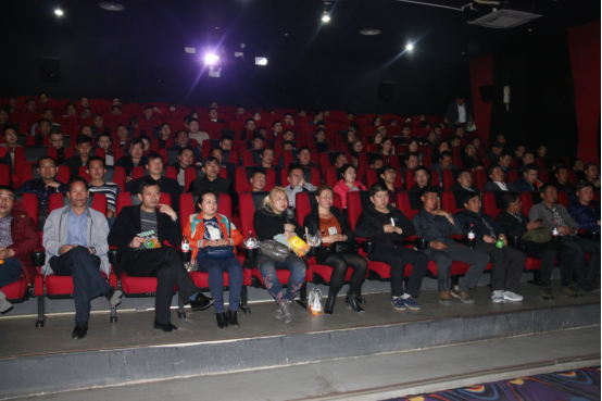 青物集團黨委集中組織觀看優(yōu)秀紀錄片《厲害了，我的國》